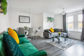 Modern 4BR Ground floor Apt in prime Central MK location, walking distance from CMK train station, close to MK amenities, 2 bathrooms, free parking-Managed by CHIQUE PROPERTIES LTD